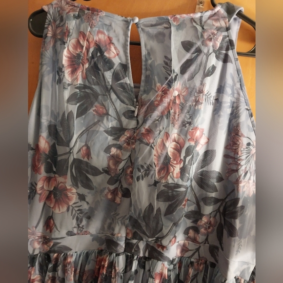 Woman's long dress - Picture 14 of 16